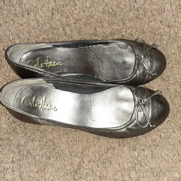COLE HAAN-Tali-Metallic Pewter Shiny Leather Wedge Pumps-Bow-Sz 6.5-Excellent - Picture 6 of 7